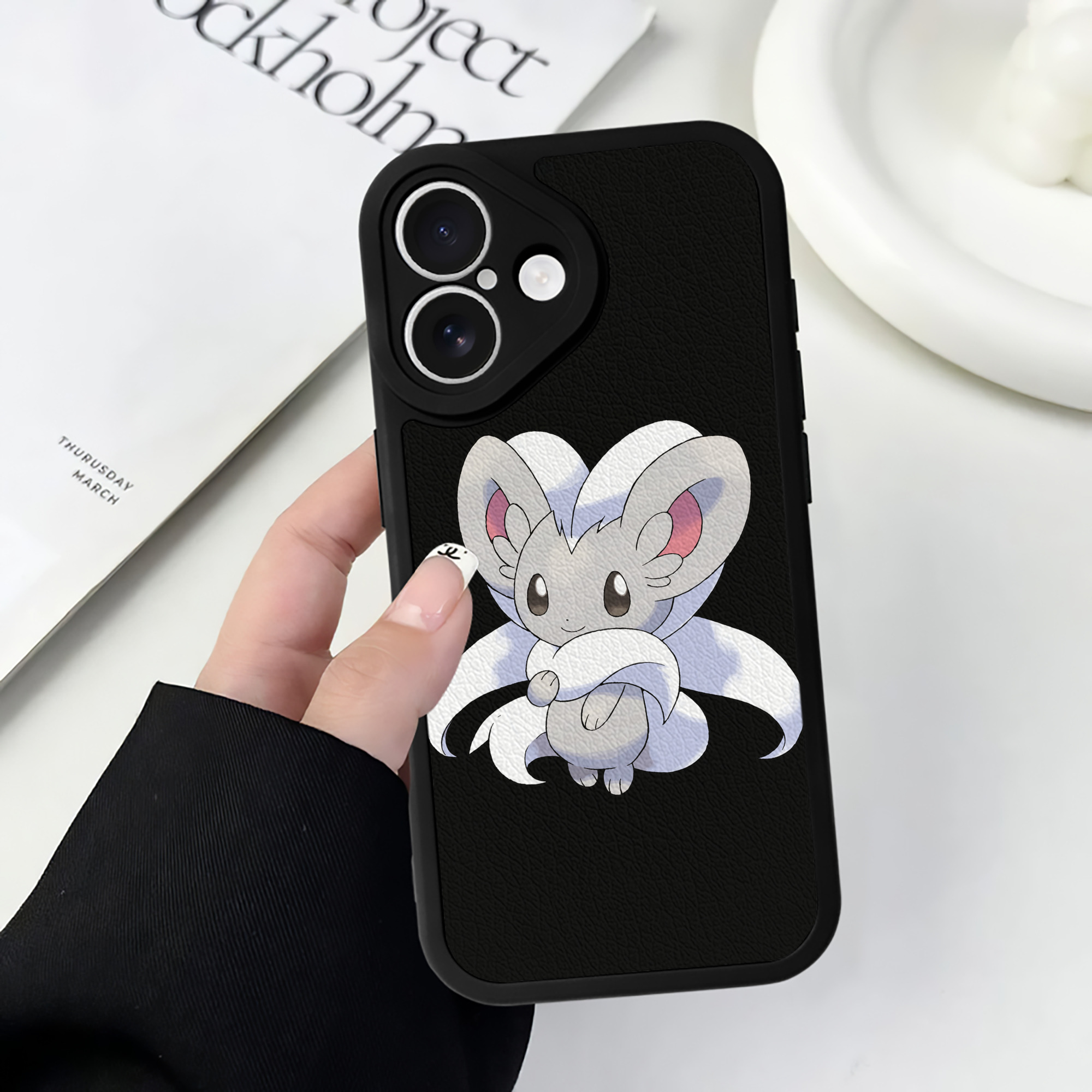 （画像用） ポケットモンスター Pokémon 【iPhone 16シリーズ対応】シリコンスマホケース（レザー調） 材質：シリコン